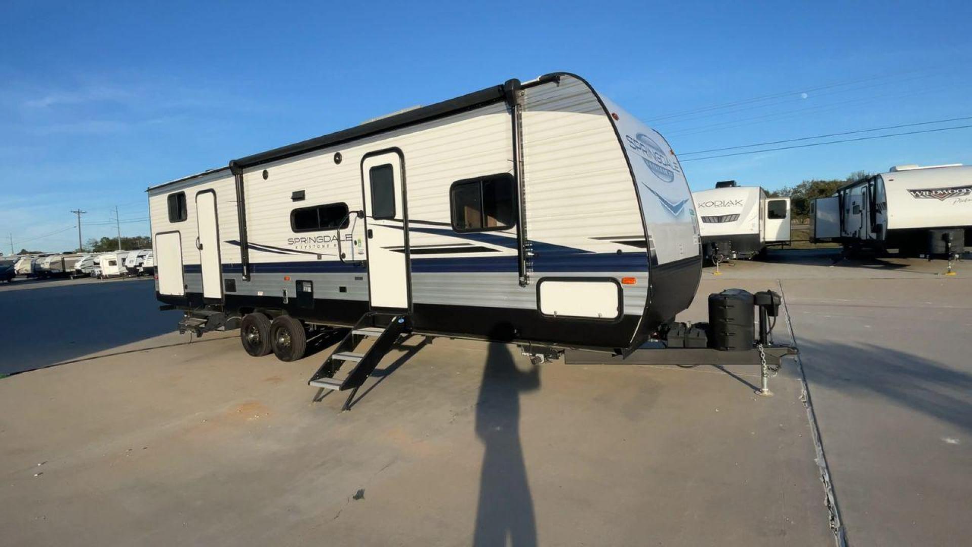 2023 KEYSTONE SPRINGDALE 303BH (4YDTSGP27P3) , Length: 35.08 ft. | Dry Weight: 7,973 lbs. | Gross Weight: 9,770 lbs. | Slides: 2 transmission, located at 4319 N Main Street, Cleburne, TX, 76033, (817) 221-0660, 32.435829, -97.384178 - The 2023 Keystone Springdale 303BH presents a spacious and well-designed exterior. It is 35.08 feet in length, with a dry weight of 7,973 lbs and a gross weight of 9,770 lbs. The RV's dual slides enhance the available space, providing extra room for comfort during extended stays. The Springdale's ex - Photo#3