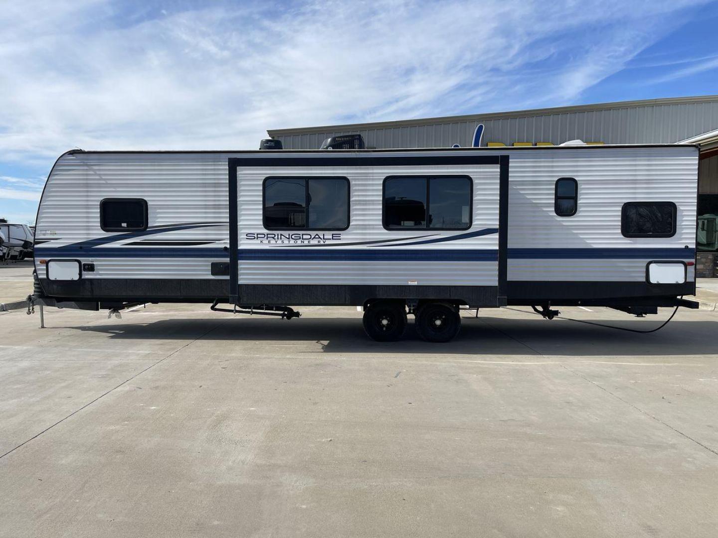 2023 KEYSTONE SPRINGDALE 335BH (4YDTSGR22P3) , Length: 37.75 ft. | Dry Weight: 8,131 lbs. | Gross Weight: 11,200 lbs. | Slides: 1 transmission, located at 4319 N Main Street, Cleburne, TX, 76033, (817) 221-0660, 32.435829, -97.384178 - Photo#24