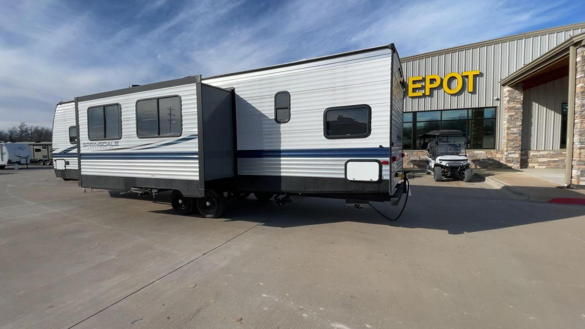 2023 KEYSTONE SPRINGDALE 335BH (4YDTSGR22P3) , Length: 37.75 ft. | Dry Weight: 8,131 lbs. | Gross Weight: 11,200 lbs. | Slides: 1 transmission, located at 4319 N Main Street, Cleburne, TX, 76033, (817) 221-0660, 32.435829, -97.384178 - Photo#7