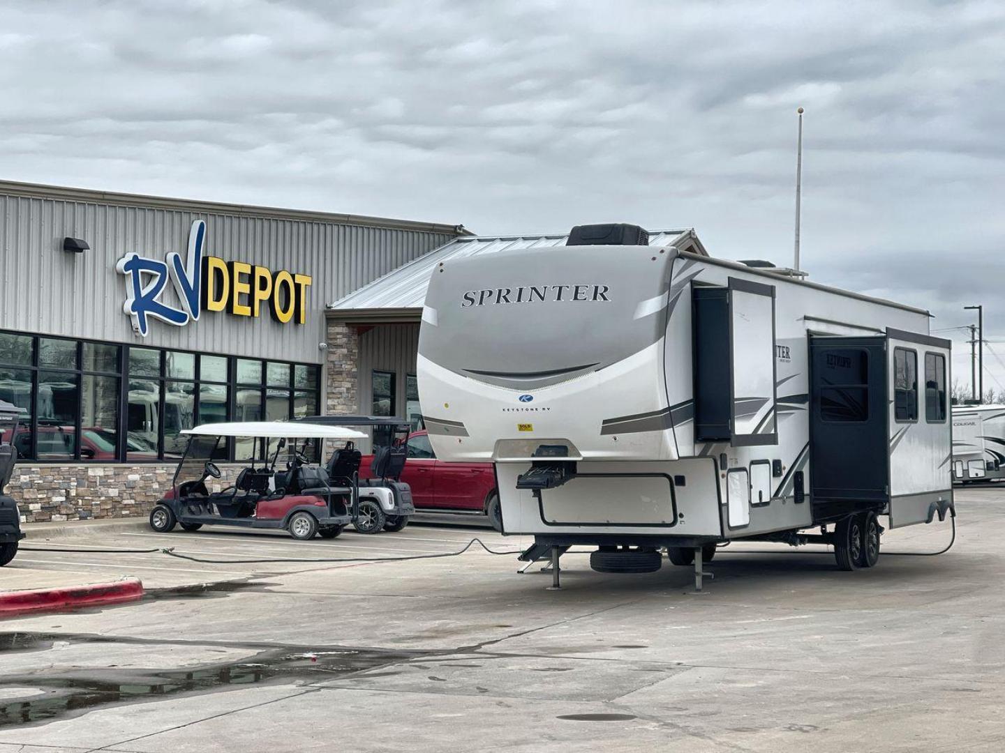 2023 KEYSTONE SPRINTER 35BH (4YDFSTT22P1) , Length: 39.75 ft. | Dry Weight: 11,485 lbs. | Gross Weight: 14,000 lbs. | Slides: 3 transmission, located at 4319 N Main Street, Cleburne, TX, 76033, (817) 221-0660, 32.435829, -97.384178 - Photo#0