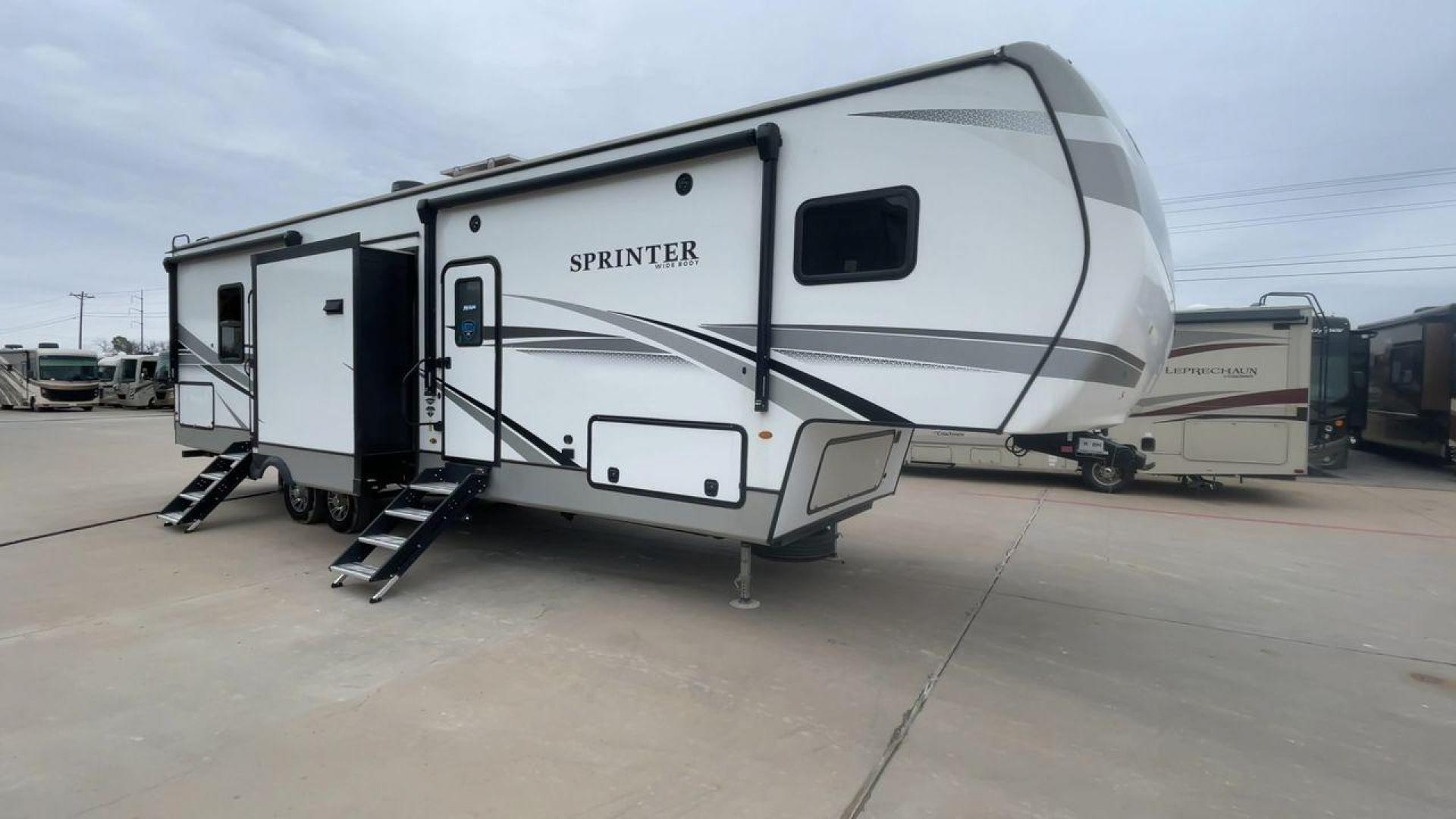 2023 KEYSTONE SPRINTER 35BH (4YDFSTT22P1) , Length: 39.75 ft. | Dry Weight: 11,485 lbs. | Gross Weight: 14,000 lbs. | Slides: 3 transmission, located at 4319 N Main Street, Cleburne, TX, 76033, (817) 221-0660, 32.435829, -97.384178 - Photo#3