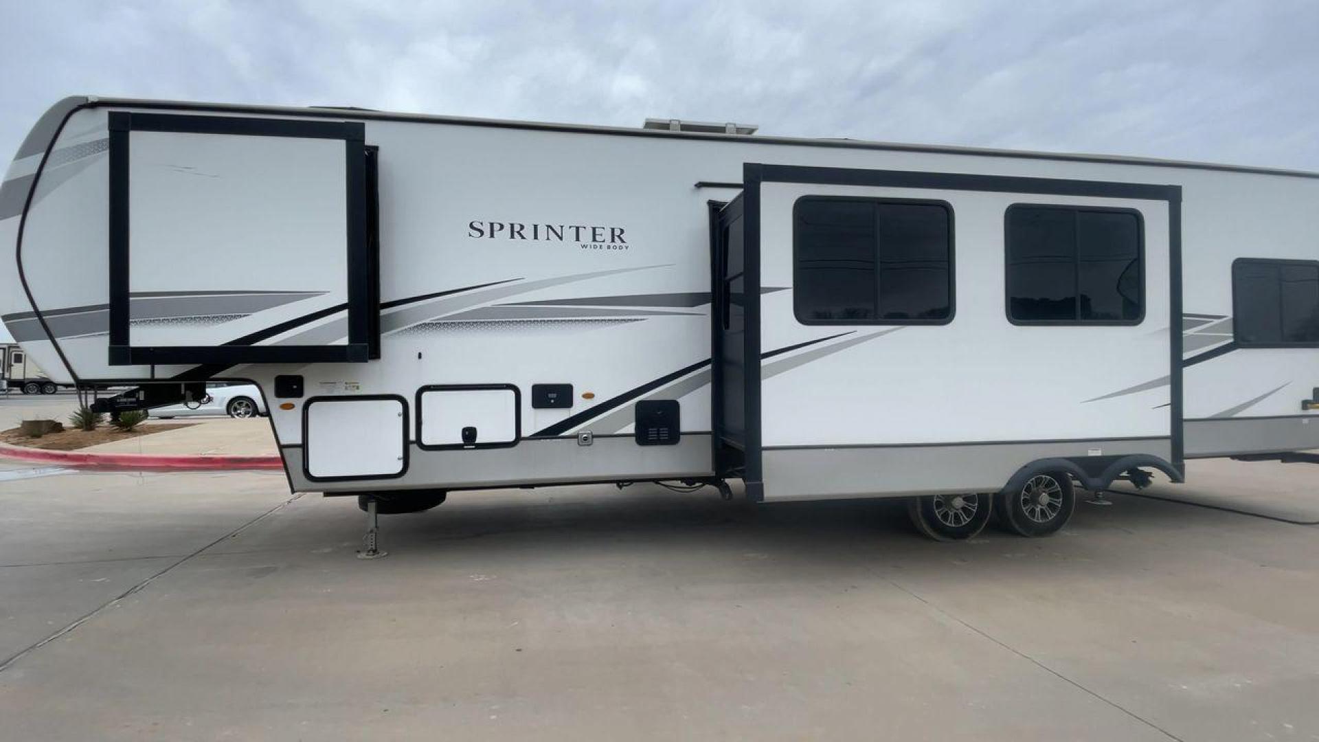 2023 KEYSTONE SPRINTER 35BH (4YDFSTT22P1) , Length: 39.75 ft. | Dry Weight: 11,485 lbs. | Gross Weight: 14,000 lbs. | Slides: 3 transmission, located at 4319 N Main Street, Cleburne, TX, 76033, (817) 221-0660, 32.435829, -97.384178 - Photo#6