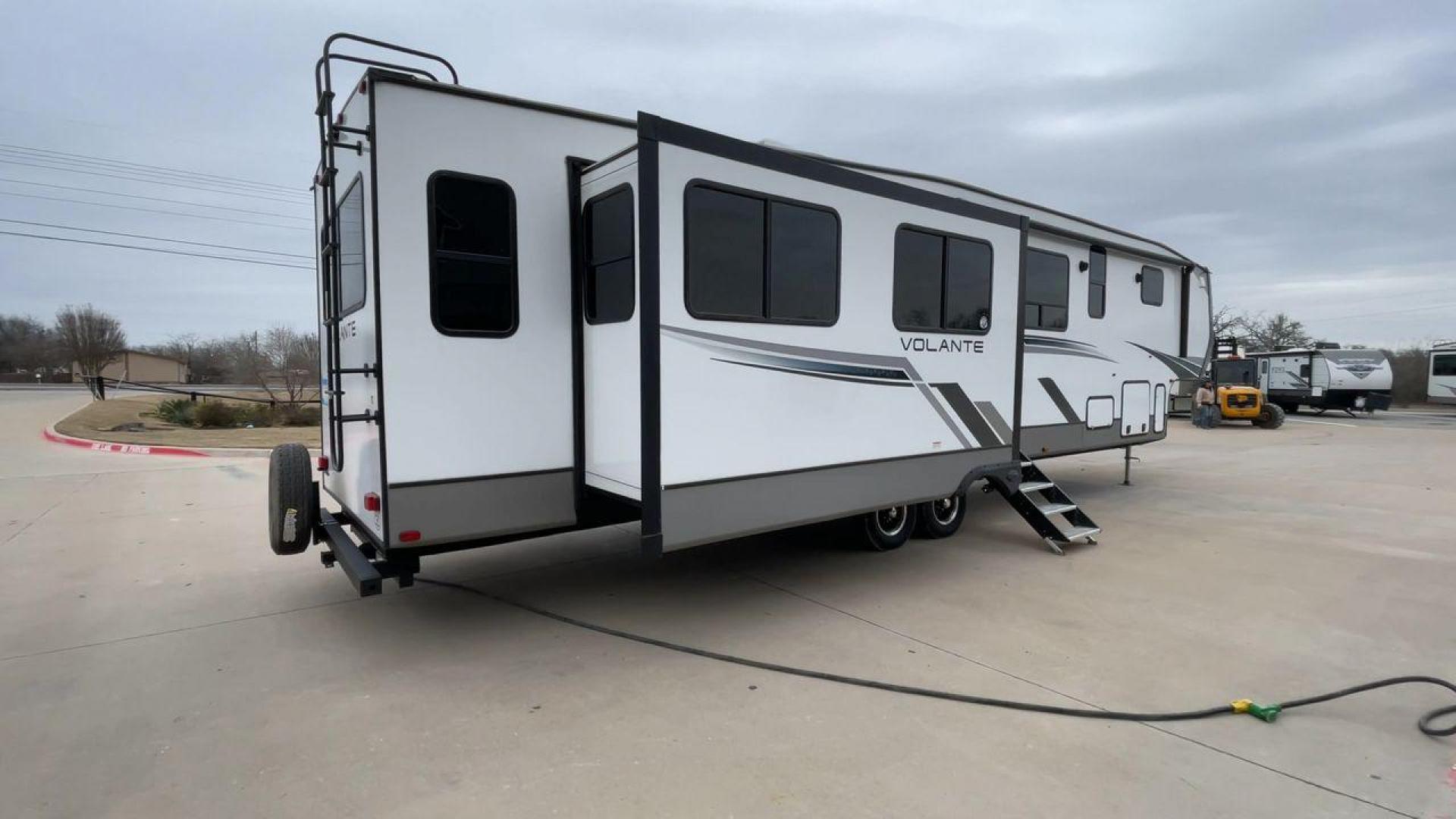 2023 KEYSTONE VOLANTE 375MD (4YDFVLU25P6) , Length: 41.67 ft | Dry Weight: 11,564 lbs | Gross Weight: 14,466 lbs | Slides: 4 transmission, located at 4319 N Main Street, Cleburne, TX, 76033, (817) 221-0660, 32.435829, -97.384178 - Photo#1