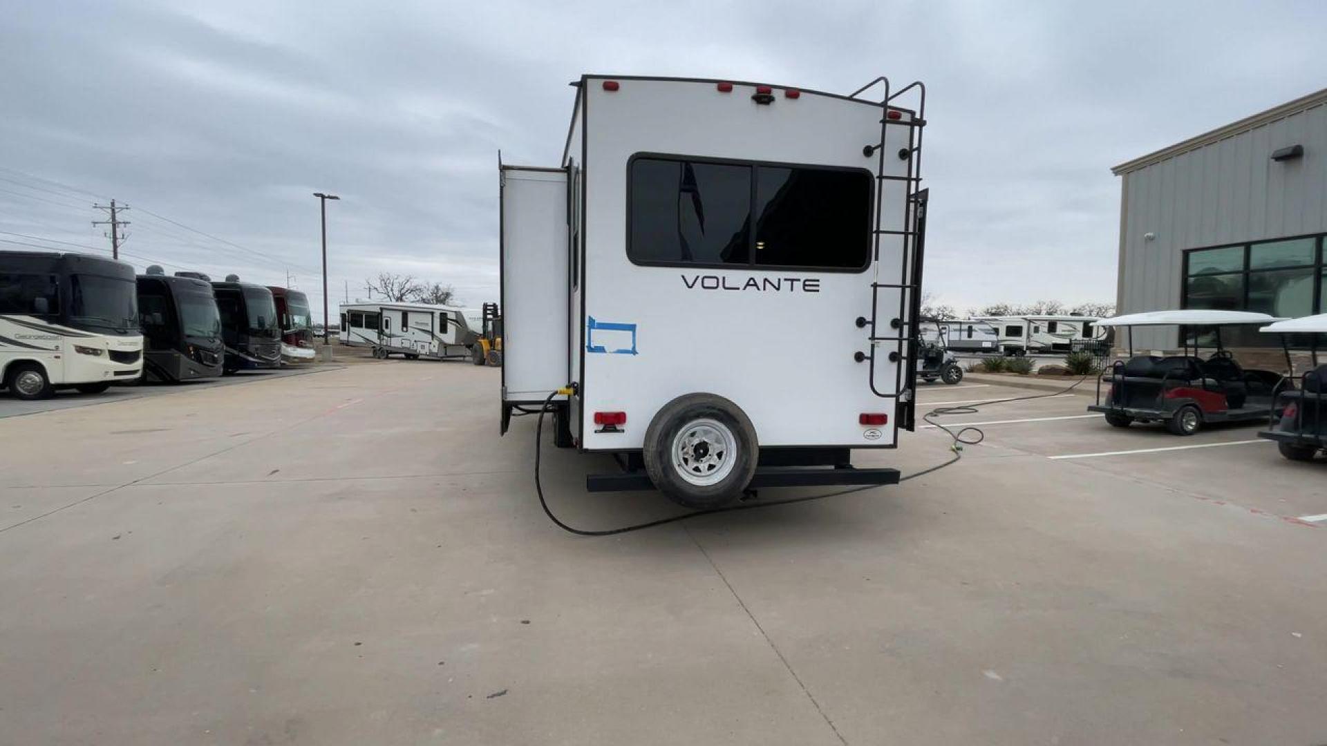 2023 KEYSTONE VOLANTE 375MD (4YDFVLU25P6) , Length: 41.67 ft | Dry Weight: 11,564 lbs | Gross Weight: 14,466 lbs | Slides: 4 transmission, located at 4319 N Main Street, Cleburne, TX, 76033, (817) 221-0660, 32.435829, -97.384178 - Photo#8