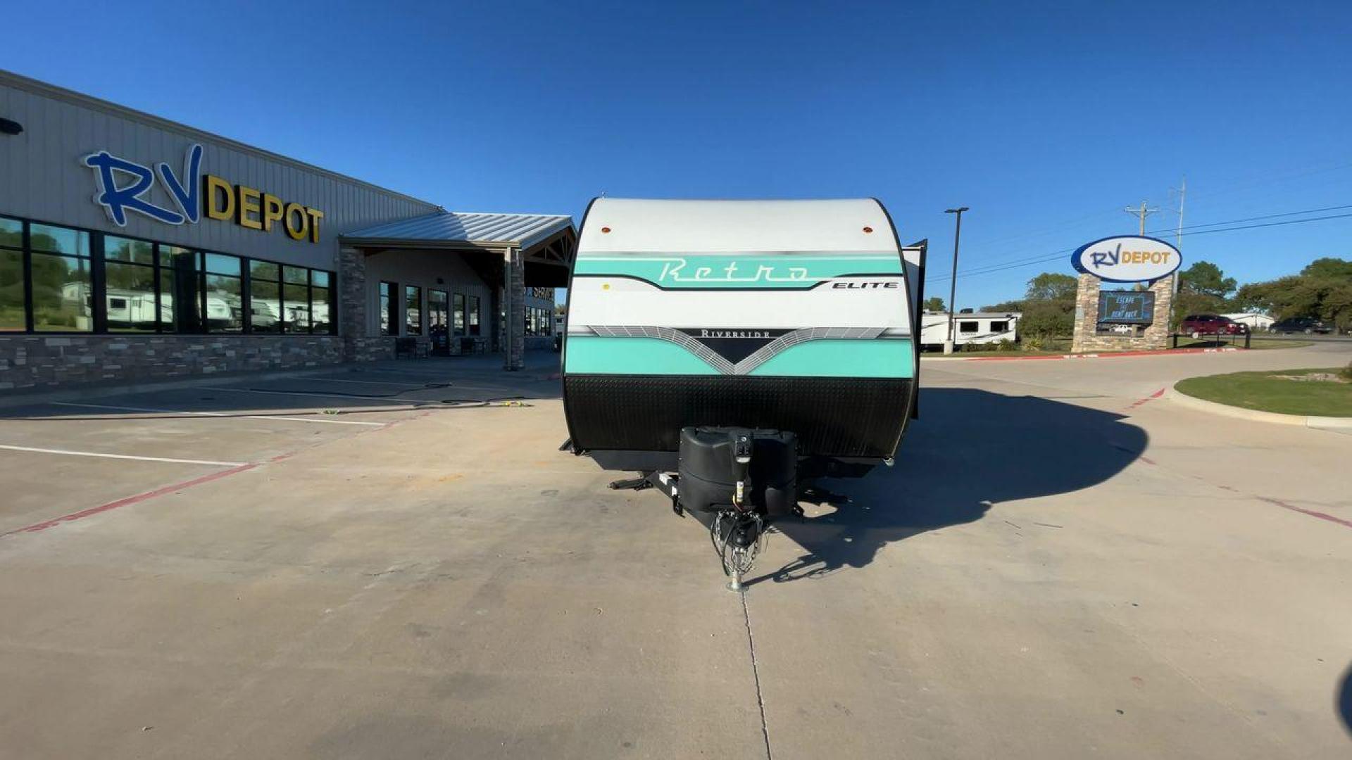 2023 RIVERSIDE RETRO 245RB (59CR42827PL) , Length: 24.92 ft. | Dry Weight: 4,720 lbs. | Slides: 1 transmission, located at 4319 N Main Street, Cleburne, TX, 76033, (817) 221-0660, 32.435829, -97.384178 - The 2023 Riverside Retro 245RB features a charming, vintage-inspired design. The exterior showcases a bright white body with soft turquoise accents, giving it a classic, nostalgic look. The Retro Elite branding is prominently displayed on the side, adding to the retro feel. The trailer has a smooth, - Photo#4