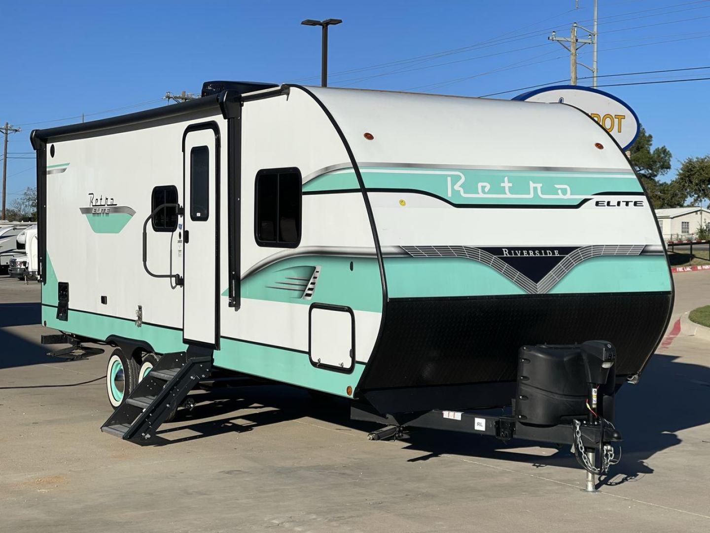 2023 RIVERSIDE RETRO 245RB (59CR42827PL) , Length: 24.92 ft. | Dry Weight: 4,720 lbs. | Slides: 1 transmission, located at 4319 N Main Street, Cleburne, TX, 76033, (817) 221-0660, 32.435829, -97.384178 - The 2023 Riverside Retro 245RB features a charming, vintage-inspired design. The exterior showcases a bright white body with soft turquoise accents, giving it a classic, nostalgic look. The Retro Elite branding is prominently displayed on the side, adding to the retro feel. The trailer has a smooth, - Photo#23