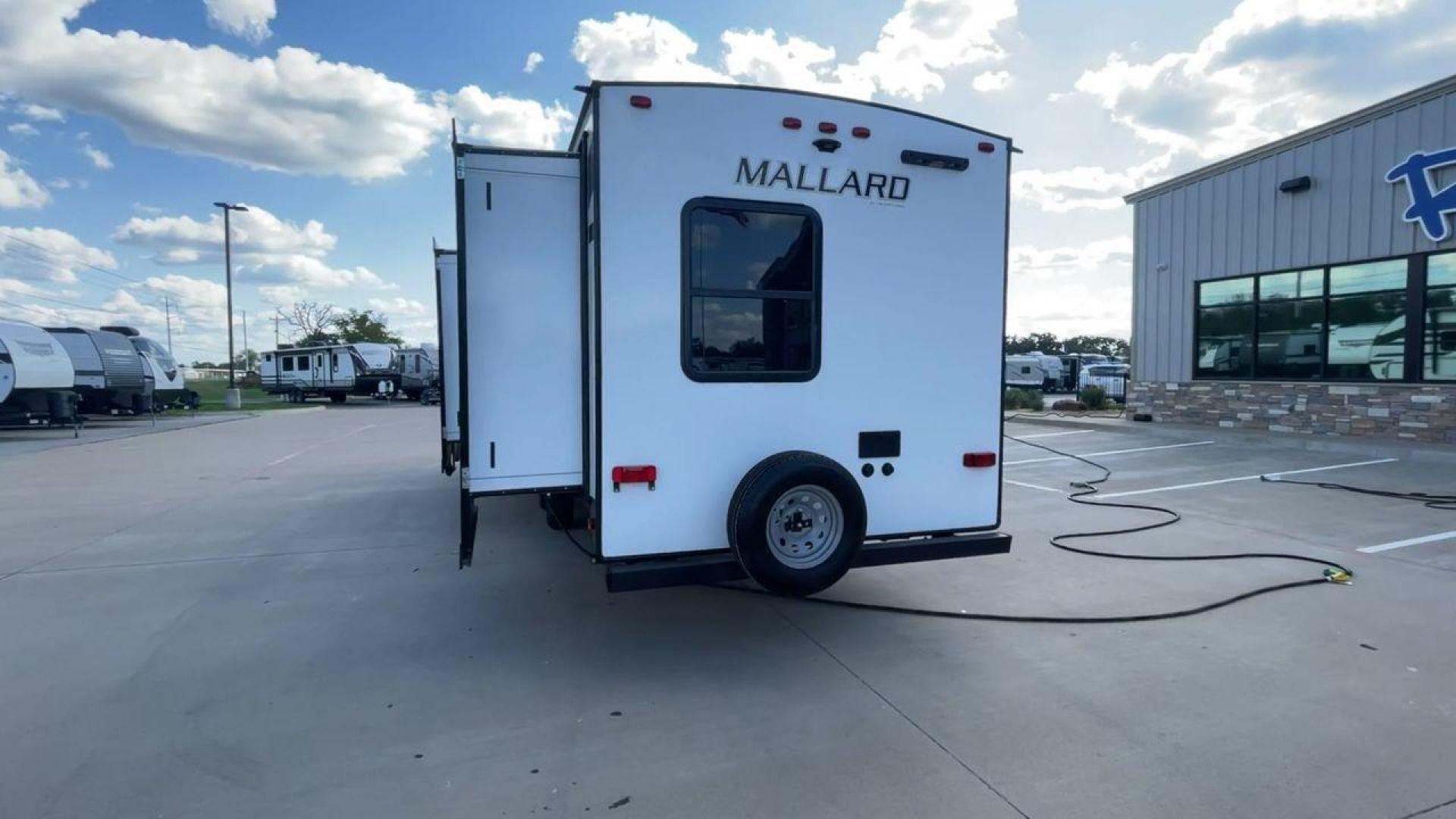 2024 HEARTLAND MALLARD M33 (5SFNB3720RE) , located at 4319 N Main Street, Cleburne, TX, 76033, (817) 221-0660, 32.435829, -97.384178 - Photo#8