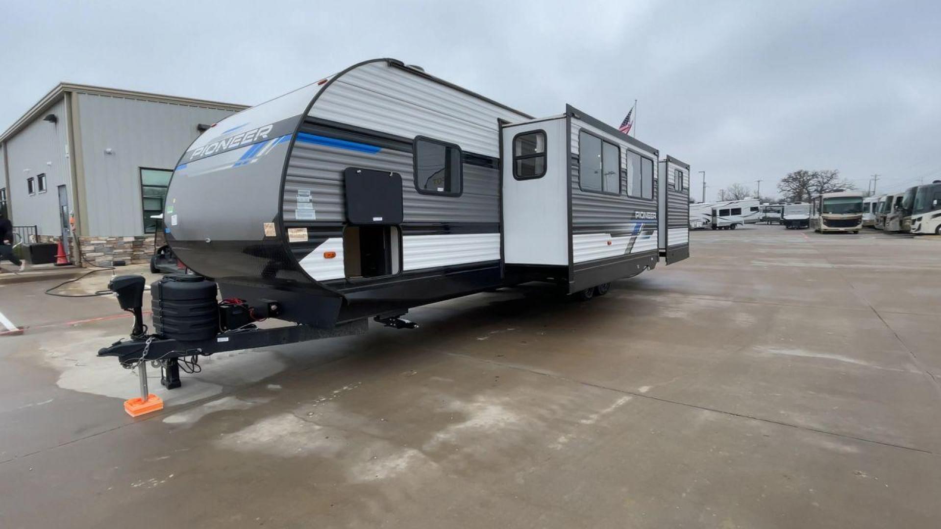 2024 HEARTLAND PIONEER BH335 (5SFPB3728RE) , Length: 37.46 ft | Dry Weight: 8,480 lbs | Gross Weight: 11,060 lbs | Slides: 3 transmission, located at 4319 N Main Street, Cleburne, TX, 76033, (817) 221-0660, 32.435829, -97.384178 - The 2024 Heartland Pioneer BH335 is a spacious and well-built travel trailer designed for comfort and durability. Measuring 37.46 feet in length, this RV provides ample living space with three slide-outs that significantly expand the interior. The dry weight is 8,480 lbs, while the gross weight is 1 - Photo#5