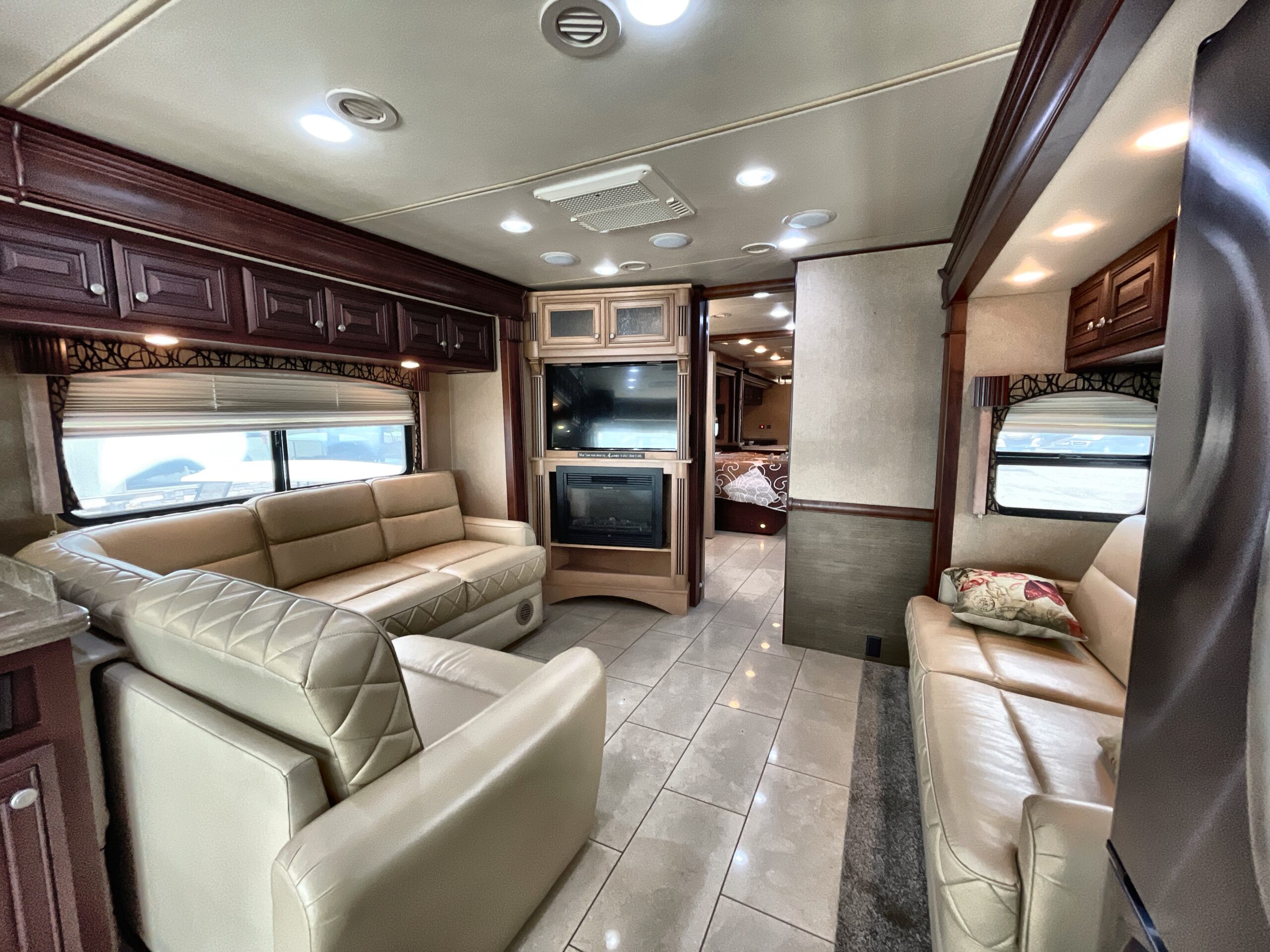 RV Depot - 2011 THOR TUSCANY 42FK motorhome rv living room scaled 2011 THOR TUSCANY 42FK - motorhome rv - living room