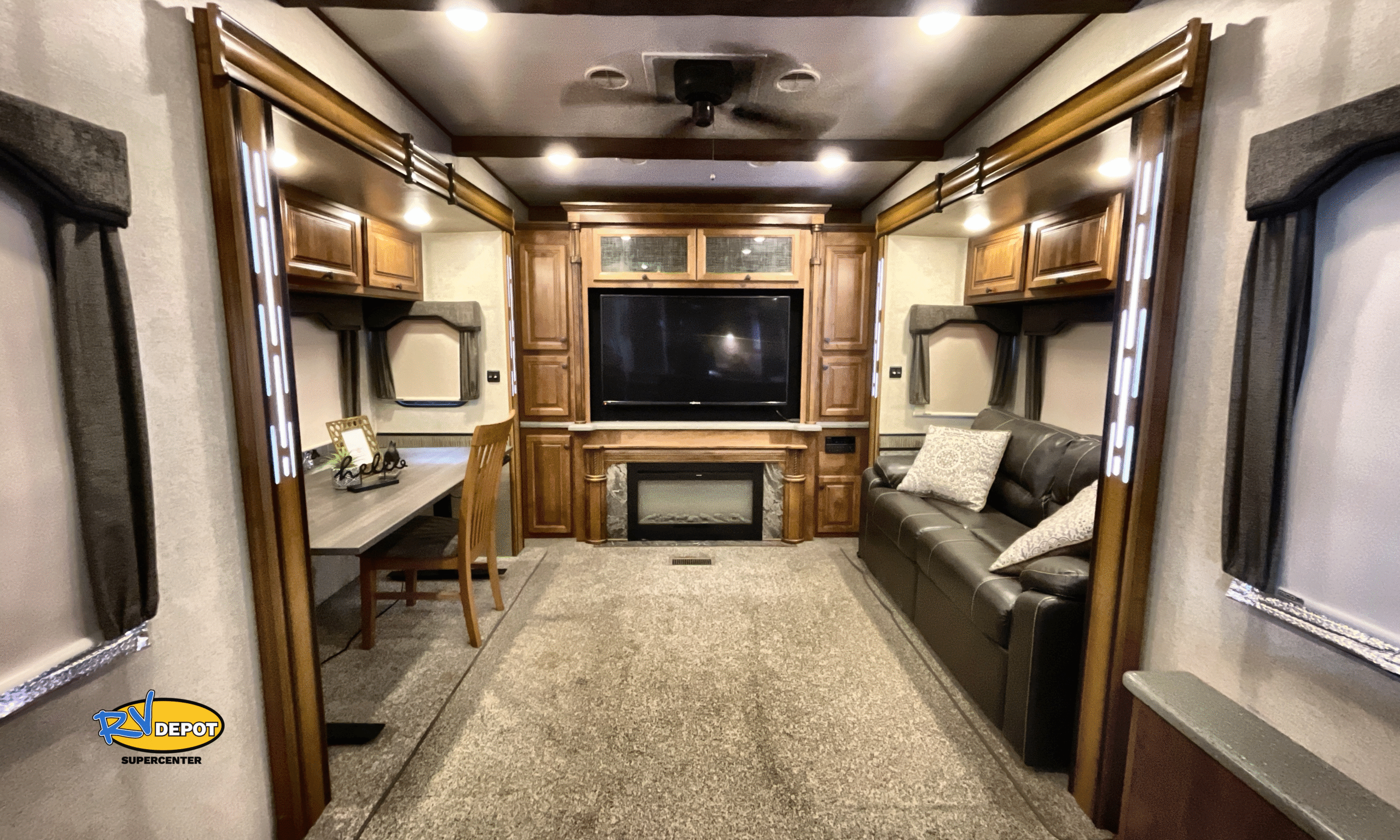 2017 CRUISER SOUTH FORK SANTA FE Living Room- 5th Wheel RV