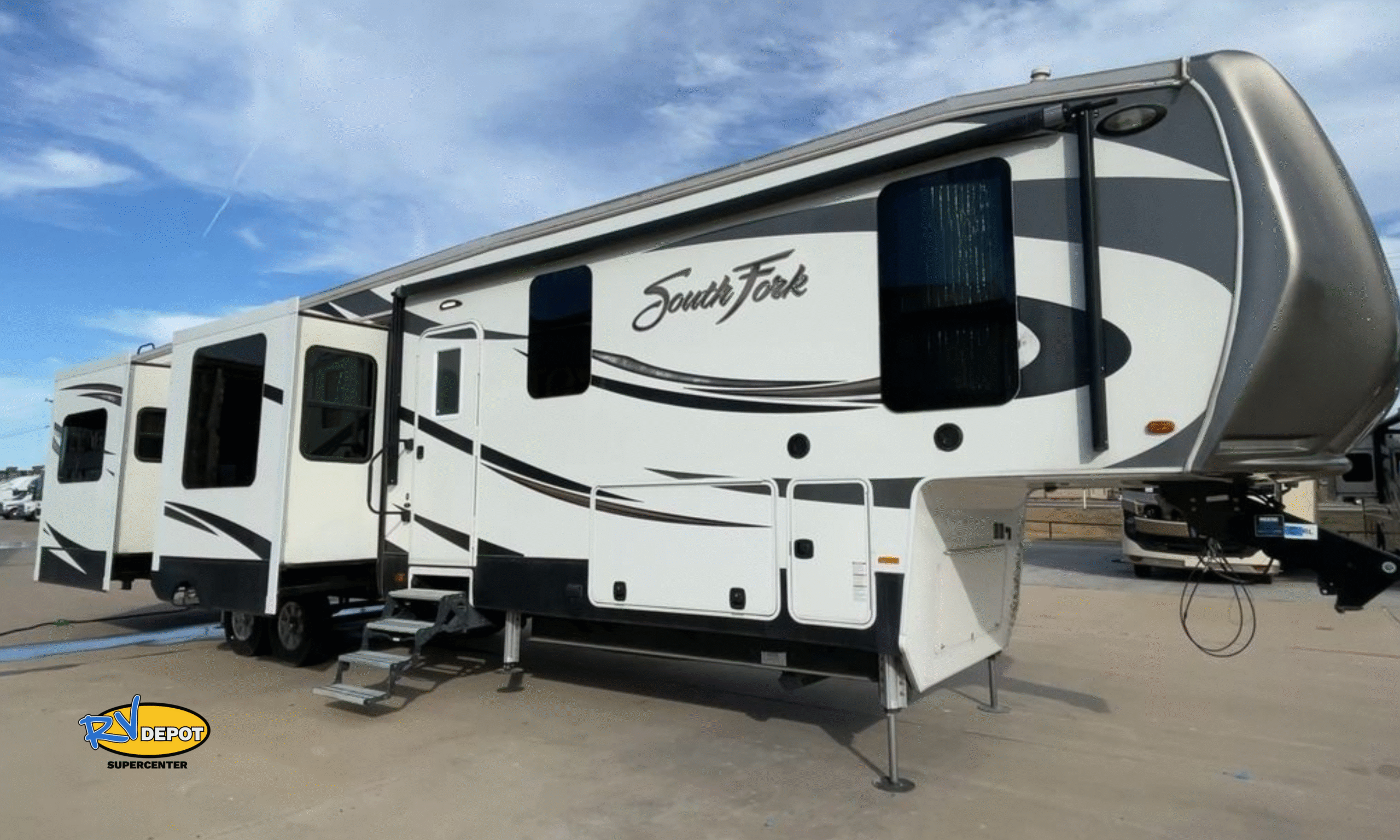 2017 CRUISER SOUTH FORK SANTA FE exterior DOOR- 5th wheel RV