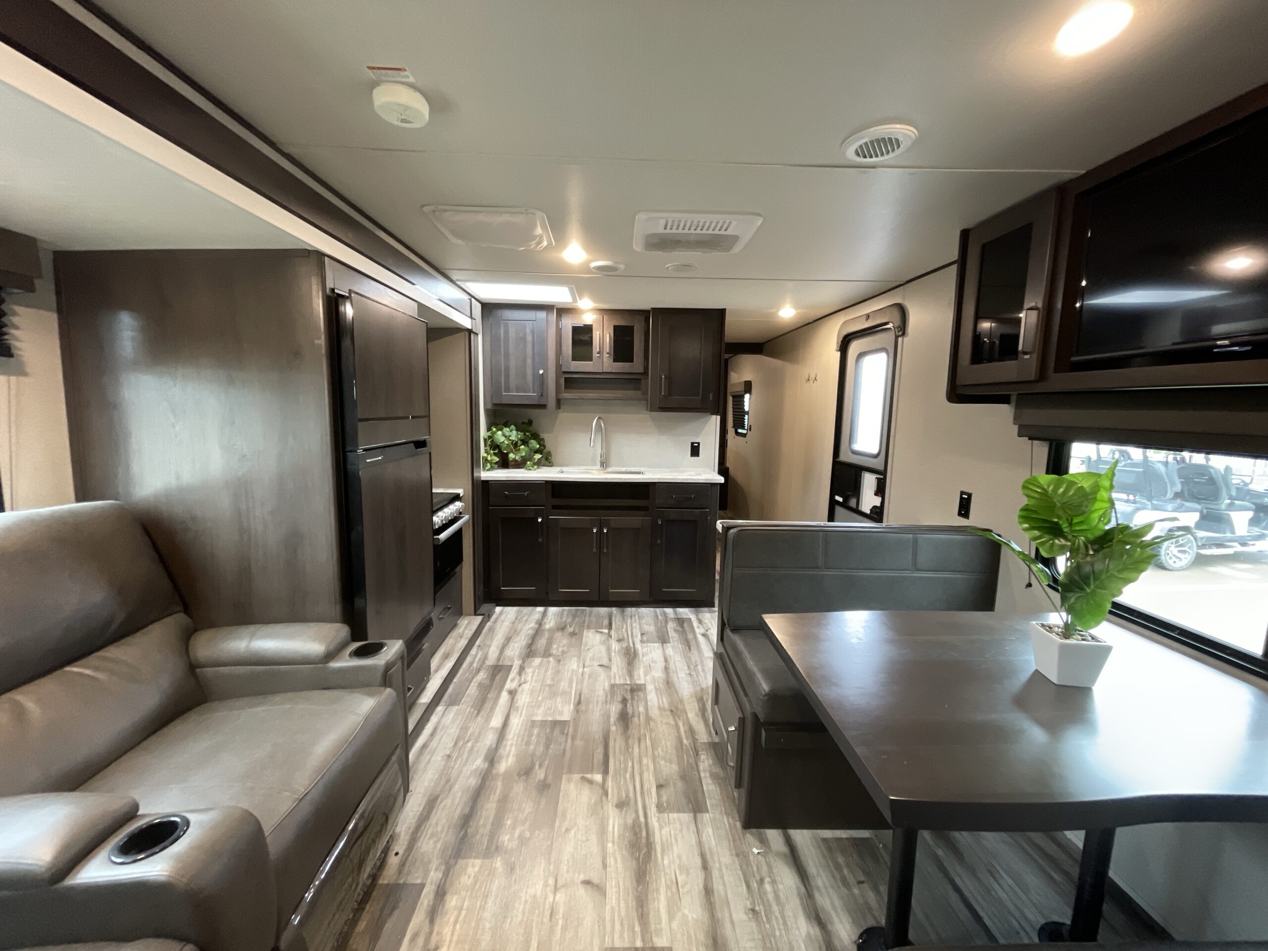 2023 GRAND DESIGN TRANSCEND 297QB - Living Room
