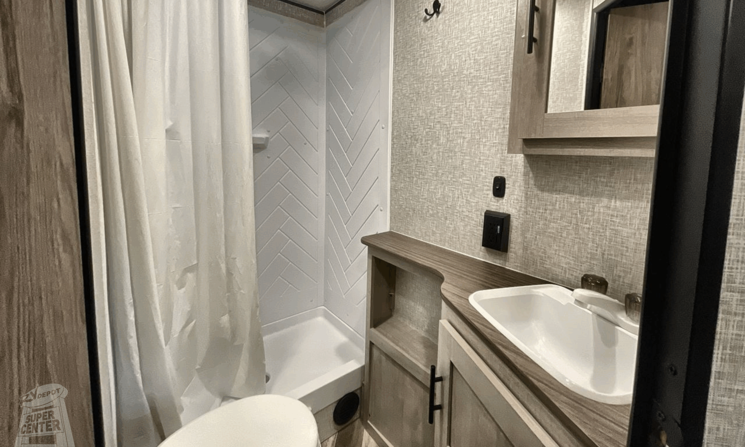 2025 CROSSROADS ZINGER 260BH - Bathroom - RV Bumper Pull