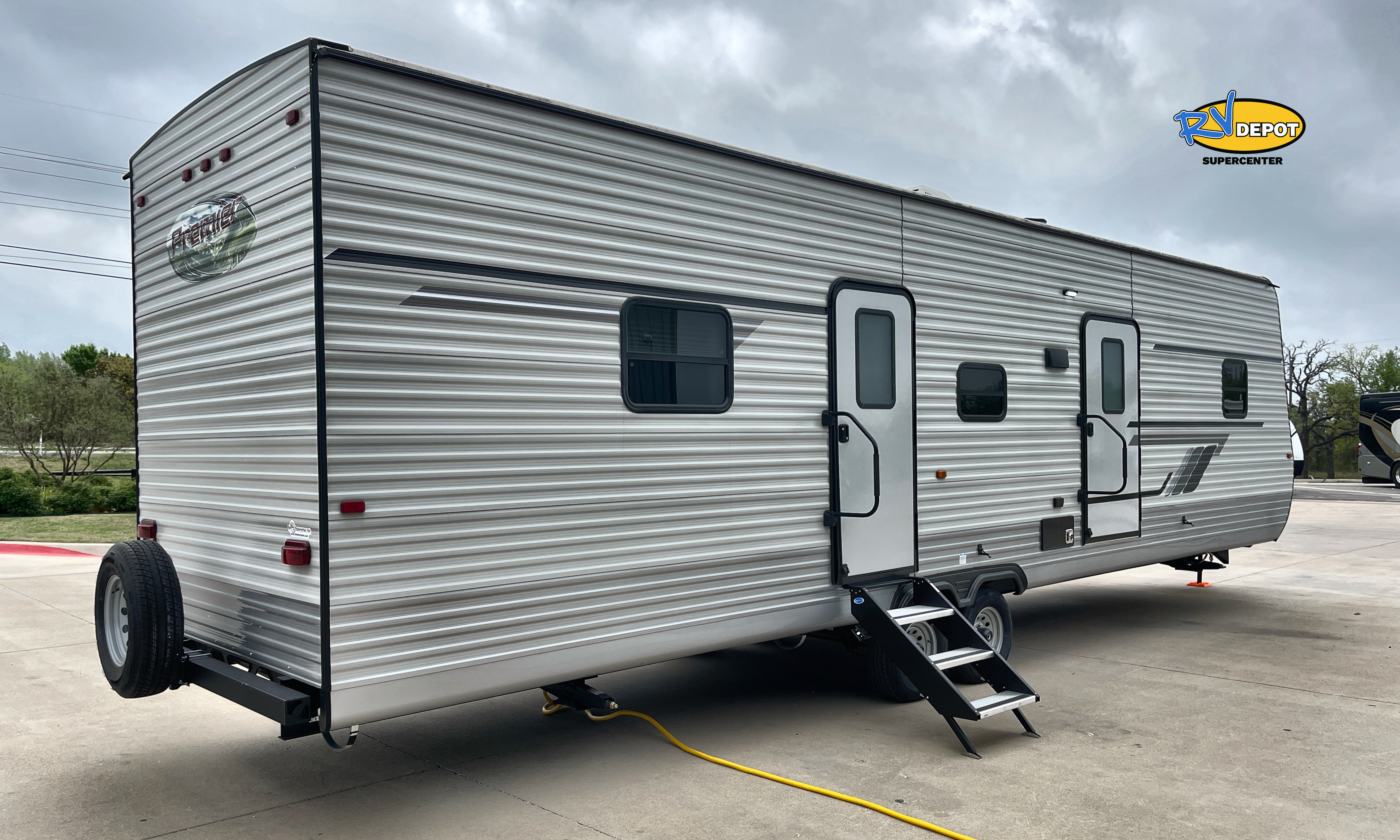 RV Depot - 2025 HL ENTERPRISES PREMIER 38 OUTSIDE BUMPER PULL RV 2025 HL ENTERPRISES PREMIER 38 -OUTSIDE- BUMPER PULL RV
