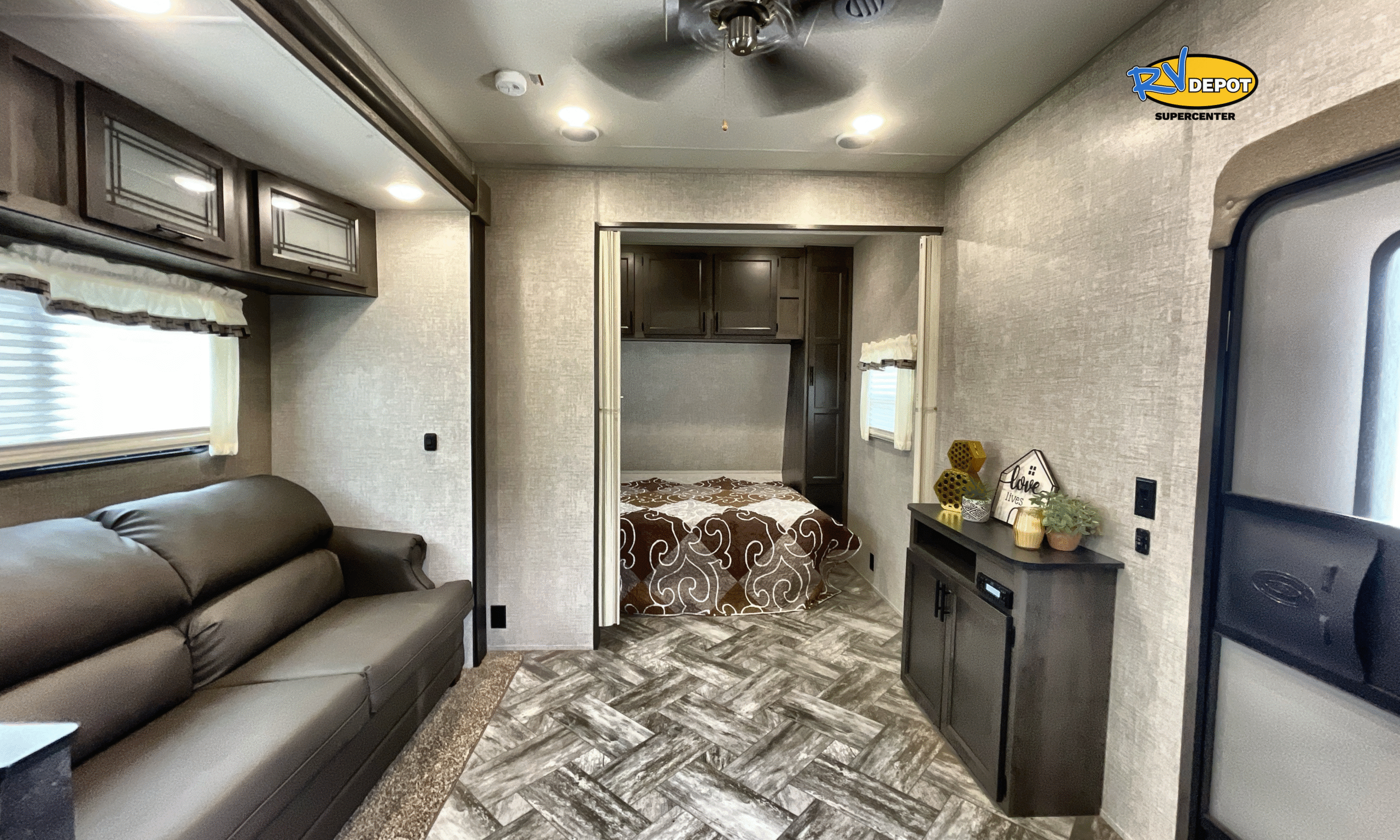 2025 HL ENTERPRISES PREMIER 38 - SEATING - BUMPER PULL RV
